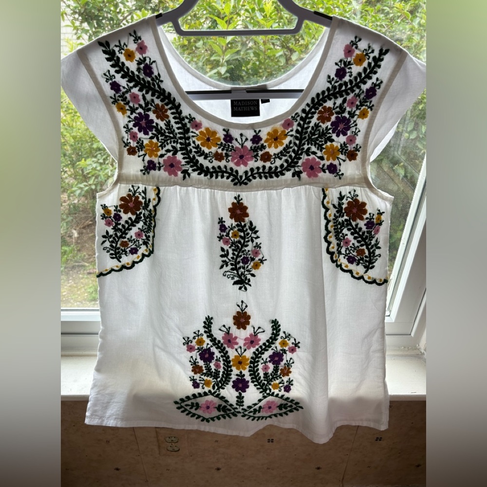 Beautiful! Like new Madison Mathews  top xs
